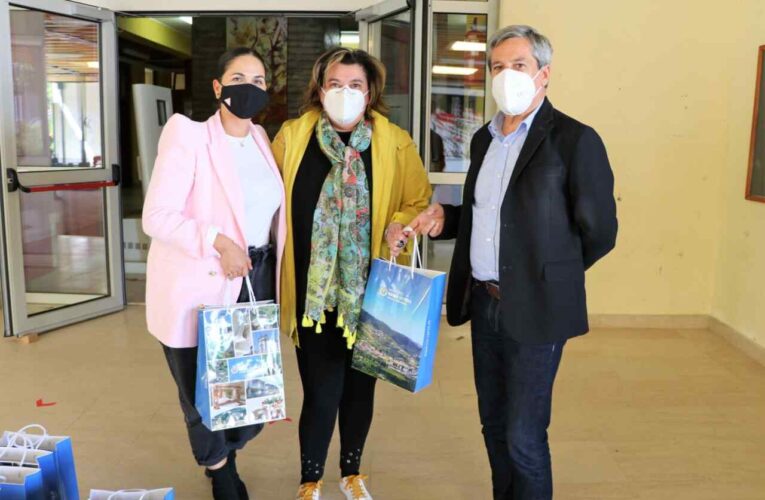 Município de Ribeira de Pena entregou máscaras reutilizáveis e álcool-gel a alunos do agrupamento de escolas